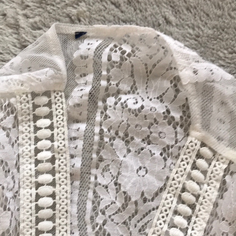 SOLD ✨ Francesca’s Sheer Lace Kimono - Picture 6 of 8